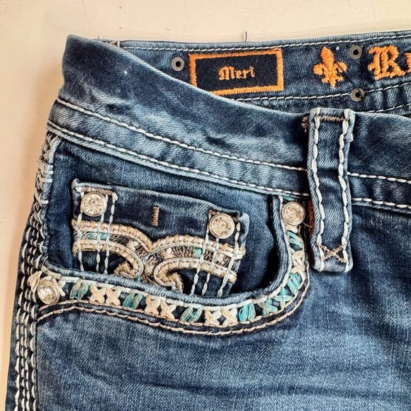 Rock Revival Meri Low Rise Crop Jeans with Embellished Pockets Size 29 - Picture 6 of 14